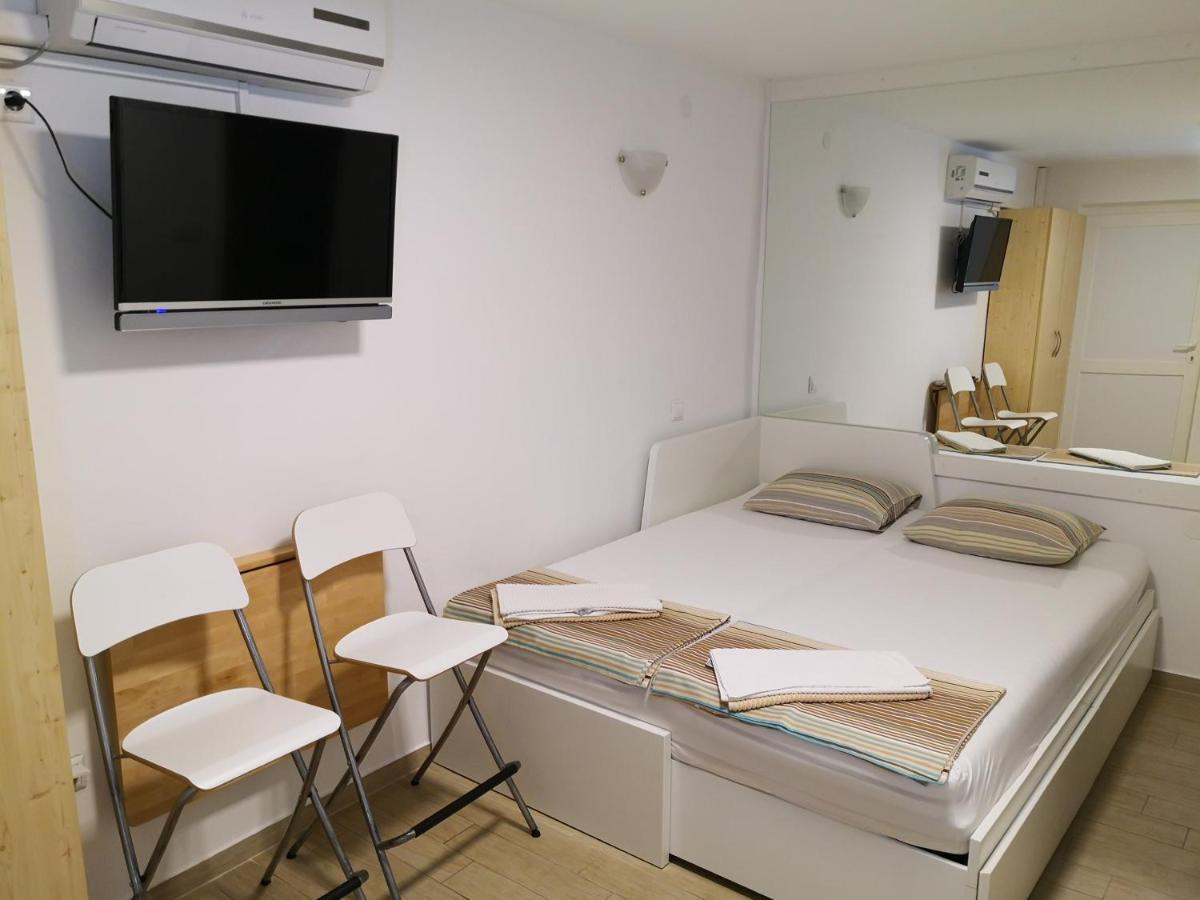 City Center Garden Apartments ชิเบนิก ภายนอก รูปภาพ